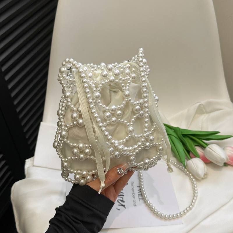 White Beading Bucket Shoulder  - Luxury Bags On Sales recension och pris